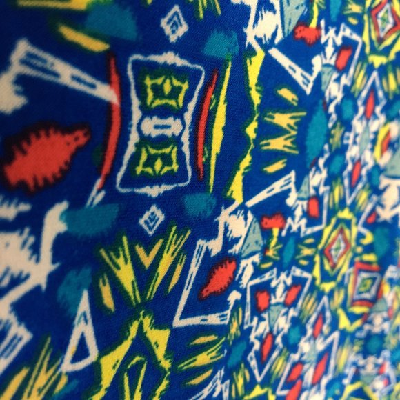 LuLaRoe T Shirt 3X Short Sleeve High Low Knit Geometric Print Blue Casual Scoop - Picture 4 of 9